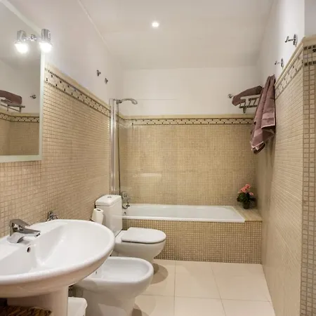 Al Cor Del Barri Vell De Жерона