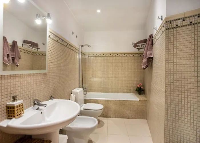 Al Cor Del Barri Vell De Gerona